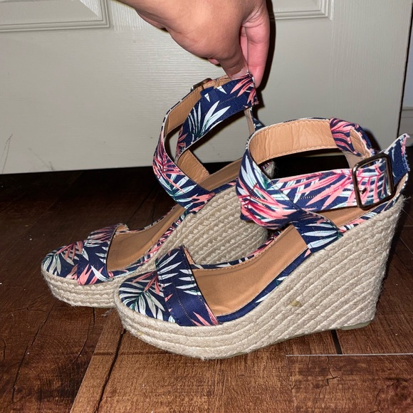 Charlotte Russe - Picture 1 of 2